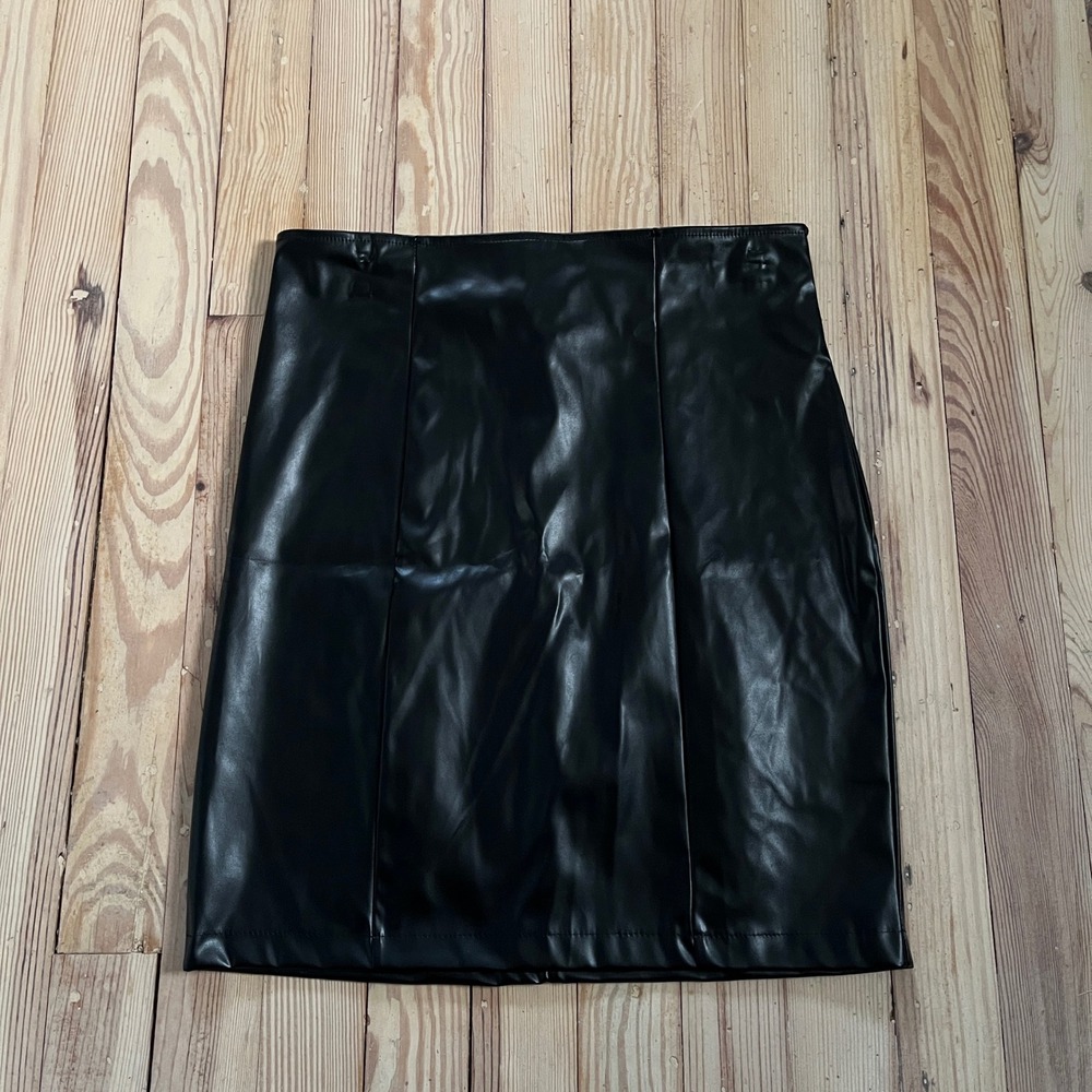 NWT Fashion Nova Caribell Faux Leather Mini Skirt Black Size Large‎ Biker Tight